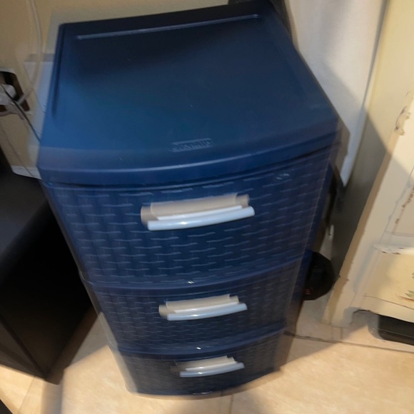 Storage box new never used it - Picture 2 of 2